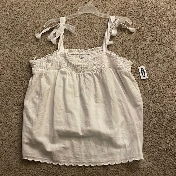 Old Navy Smocked Linen Blend Swing Top - Picture 6 of 9